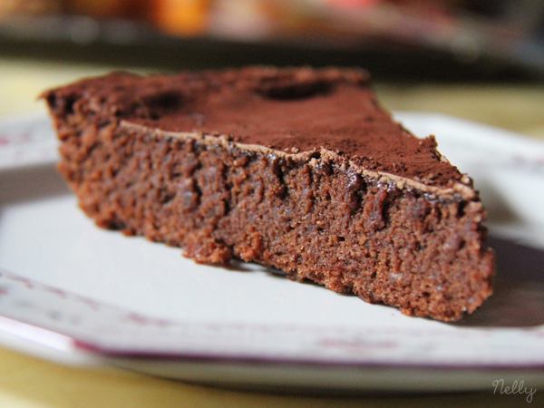 Gâteau fondant au chocolat et aux noix