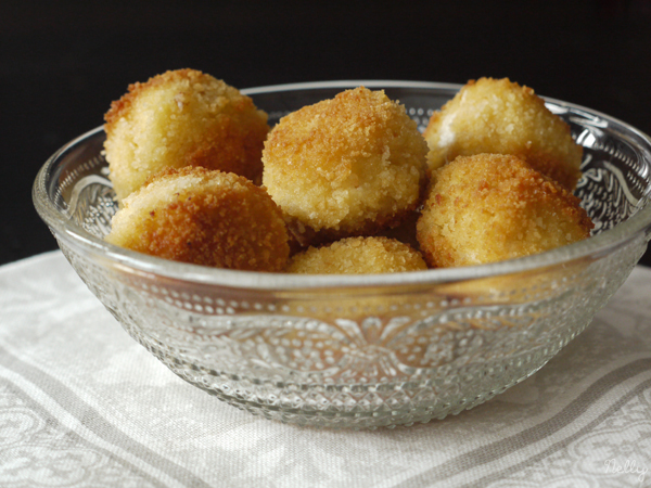 Cromesquis de chèvre, miel et pignons de pin