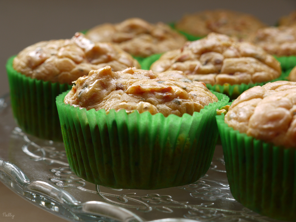 Petits cakes aux tomates séchées, câpres et basilic