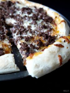 Pizza au boeuf épicé