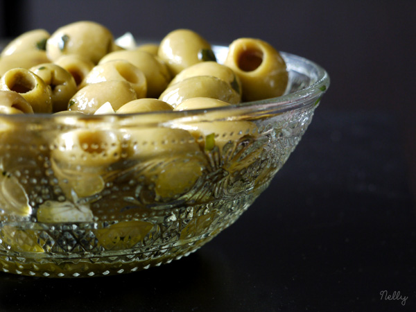 Olives marinées à l'ail et au basilic