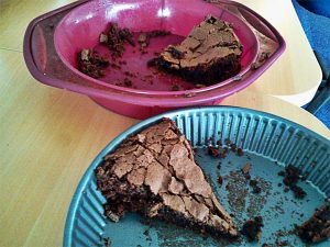 Le gâteau au chocolat est-il meilleur avec du beurre nature ou salé ? On a testé !