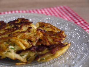 Galettes de pommes de terre, crème & ciboulette