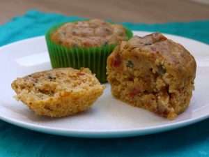 Petits cakes aux tomates séchées, câpres et basilic