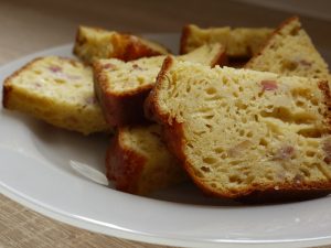 Cake aux lardons & moutarde