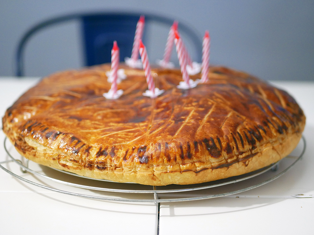 Galette des rois à la crème d'amandes et chocolat