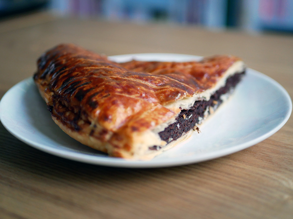 Galette des rois à la crème d'amandes et chocolat