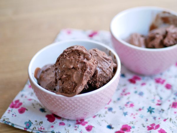 Glace au chocolat noir sans sorbetière