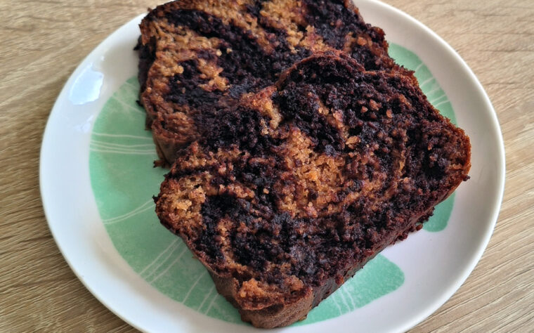 Cake marbré IG bas à la banane et au chocolat