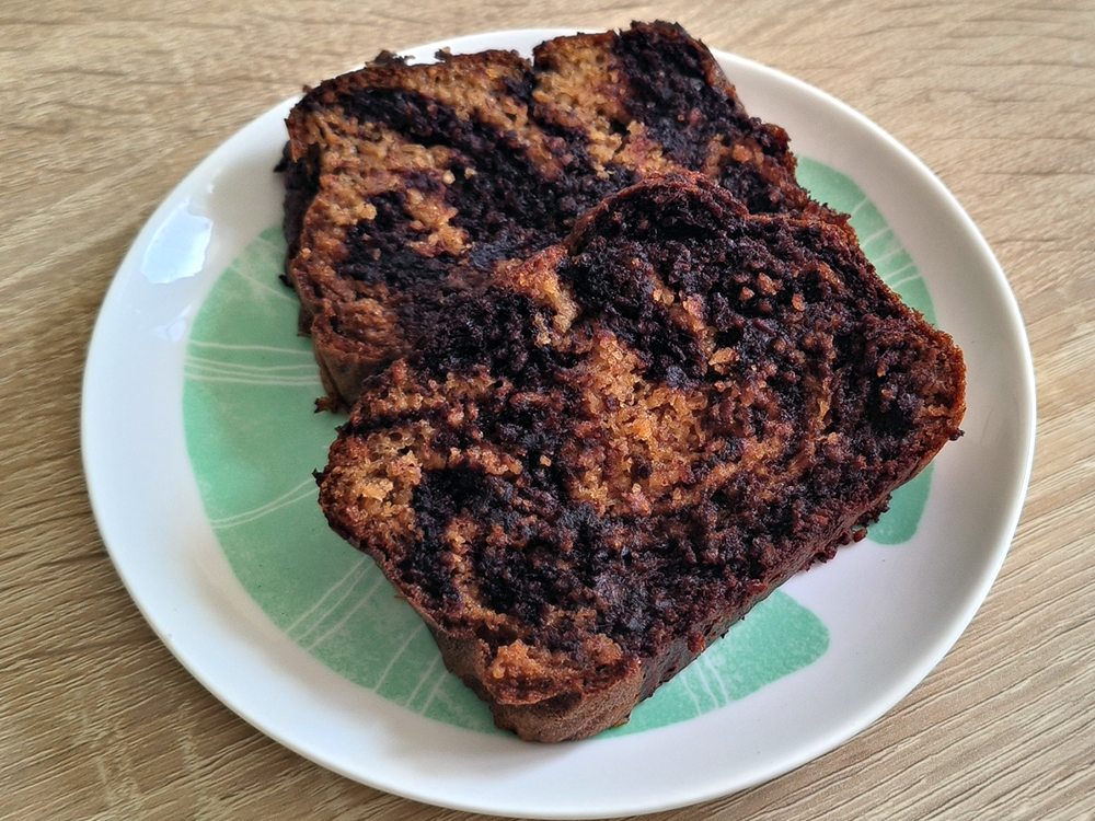 Cake marbré IG bas à la banane et au chocolat